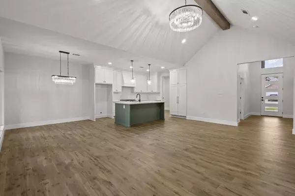 2777 Poydras CT, Nederland, TX 77627