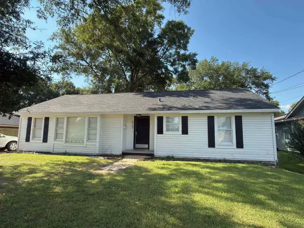 6301 32nd St, Groves, TX 77619