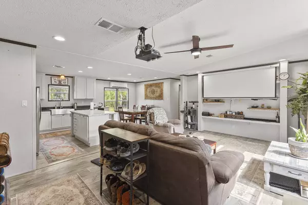 3670 Lakeview Cutoff ST, Orange, TX 77662