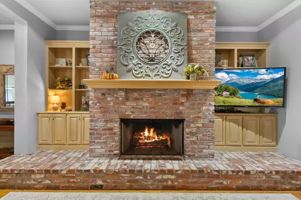 1429 Graham Ln, Port Neches, TX 77651