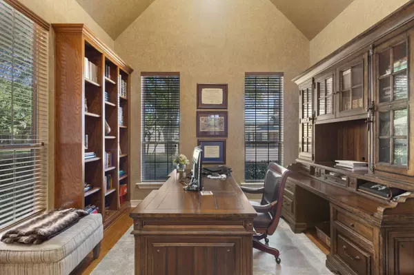 1429 Graham LN, Port Neches, TX 77651