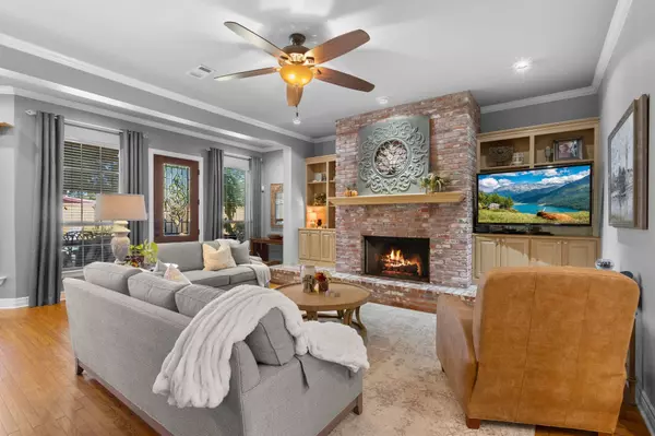 1429 Graham LN, Port Neches, TX 77651