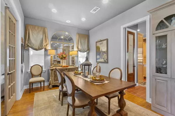 1429 Graham LN, Port Neches, TX 77651