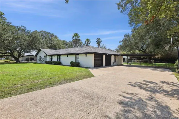 167 Ridgewood St, Bridge City, TX 77611