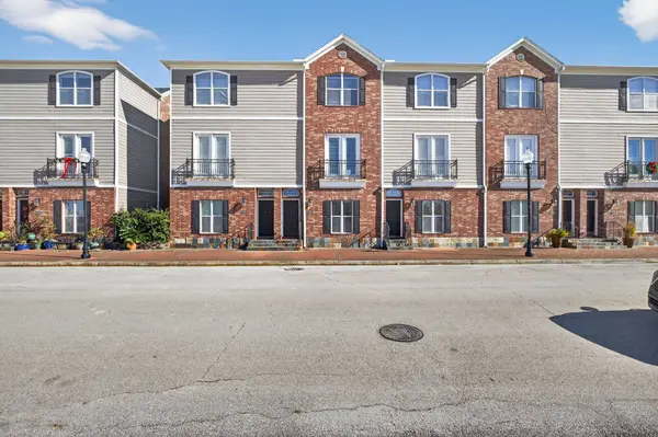 320 Cathedral SQ, Beaumont, TX 77701