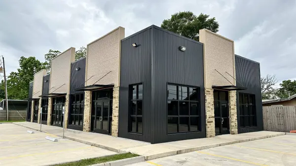 1211 N Twin City Hwy, Nederland, TX 77627