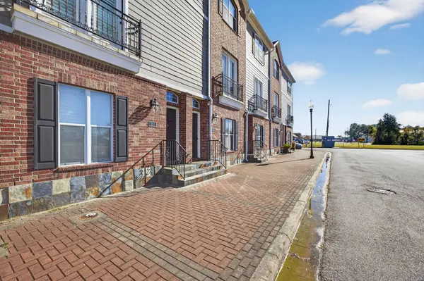 320 Cathedral SQ, Beaumont, TX 77701