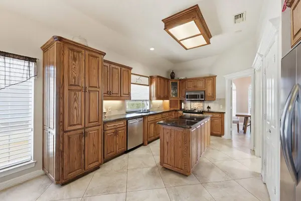 405 Pintail LN, Orange, TX 77630