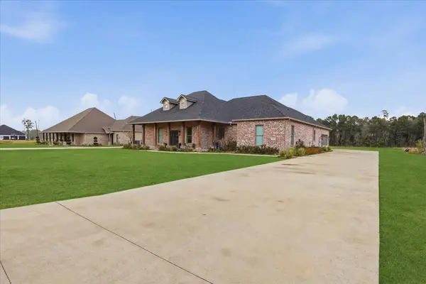 9448 Acadian WAY, Orange, TX 77630