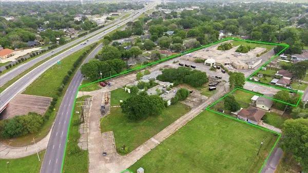 5500 39th St, Groves, TX 77619