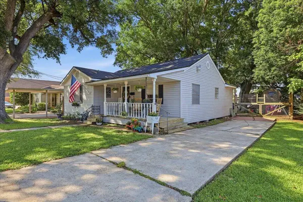 117 23rd St, Nederland, TX 77627