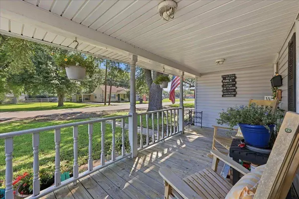 117 23rd St, Nederland, TX 77627