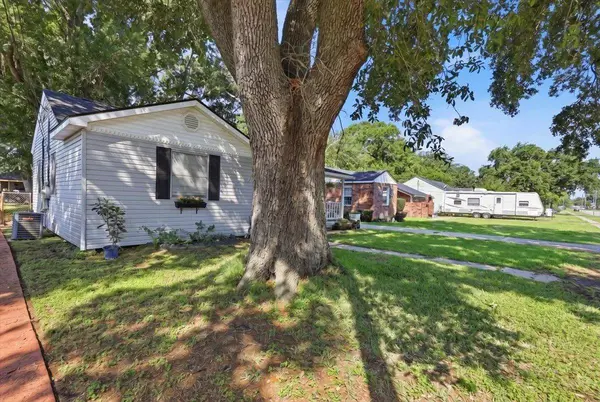 117 23rd St, Nederland, TX 77627