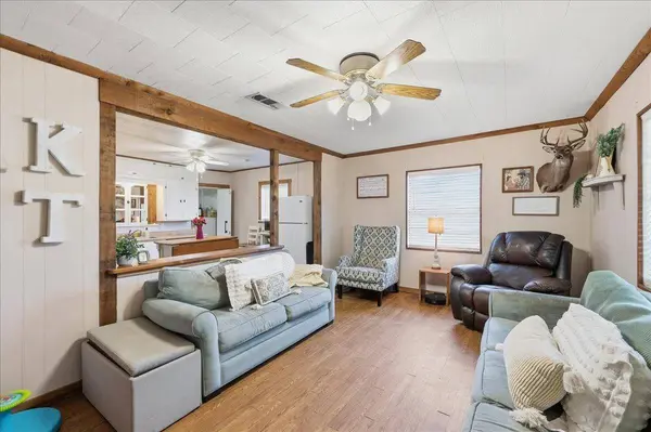 117 23rd St, Nederland, TX 77627