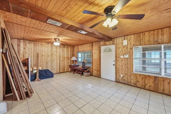 6743 Rainbow Ln, Port Arthur, TX 77642