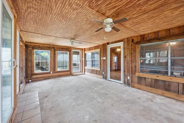 6743 Rainbow Ln, Port Arthur, TX 77642