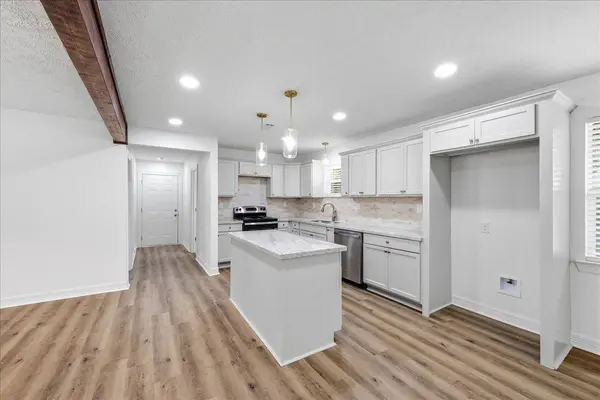 1716 Avenue E, Nederland, TX 77627
