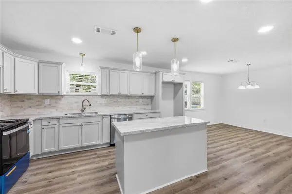 1716 Avenue E, Nederland, TX 77627