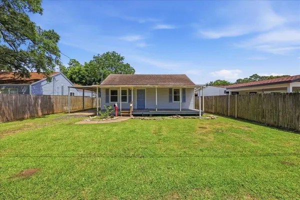 7169 LEONARD AVENUE, Groves, TX 77619