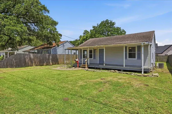 7169 LEONARD AVENUE, Groves, TX 77619