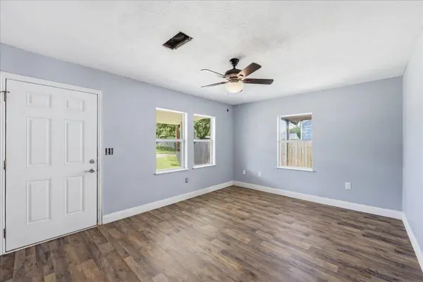 7169 LEONARD AVENUE, Groves, TX 77619