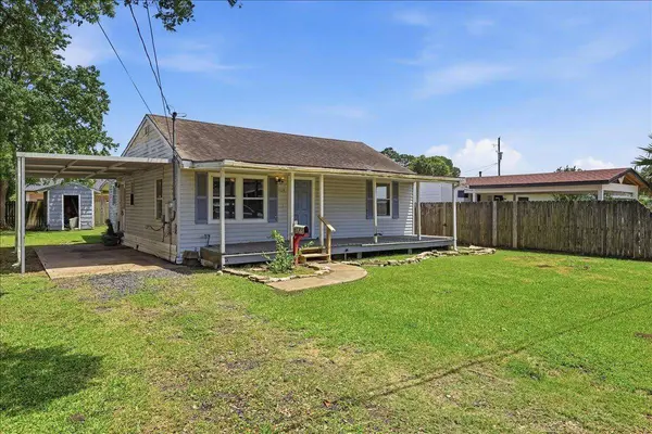 7169 LEONARD AVENUE, Groves, TX 77619