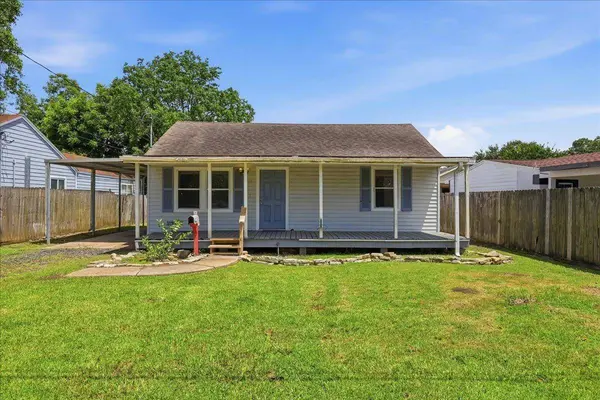7169 LEONARD AVENUE, Groves, TX 77619