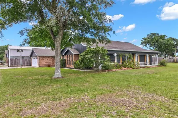 817 Norbert ST, Bridge City, TX 77611