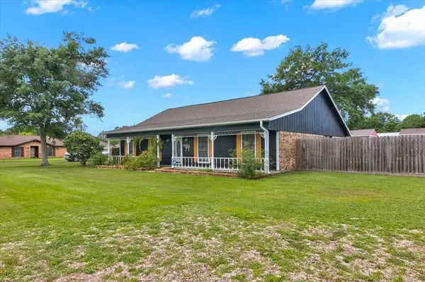 817 Norbert ST, Bridge City, TX 77611