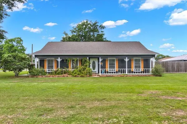 817 Norbert ST, Bridge City, TX 77611