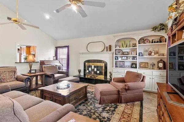 2298 Holly RDG, Nederland, TX 77627