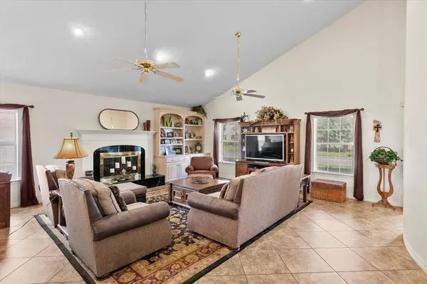 2298 Holly RDG, Nederland, TX 77627