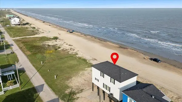 1326 Emerald DR, Port Bolivar, TX 77650