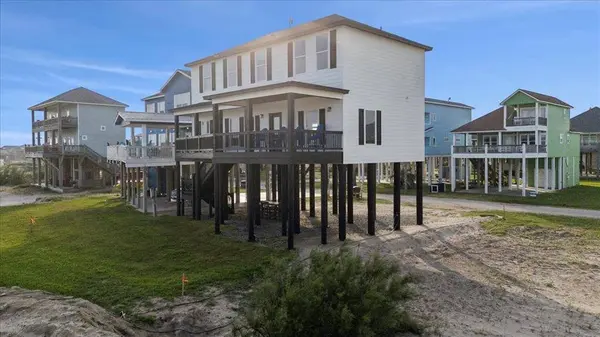 1326 Emerald DR, Port Bolivar, TX 77650