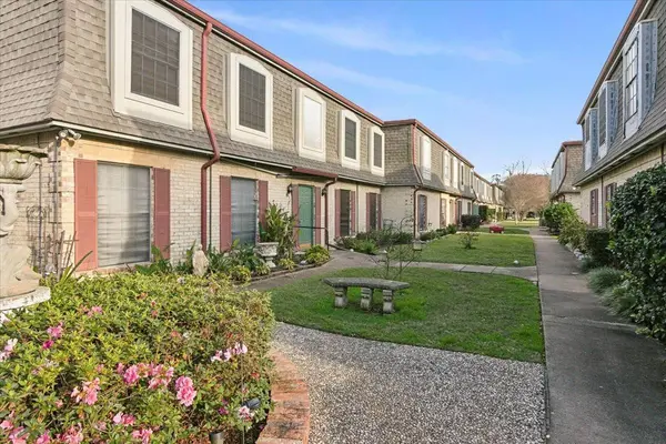 2901 Helena AVE #102, Nederland, TX 77627