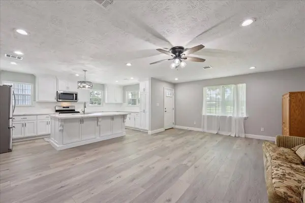 379 Rose LN, Orange, TX 77632
