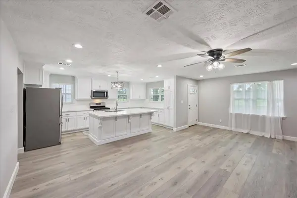 379 Rose LN, Orange, TX 77632