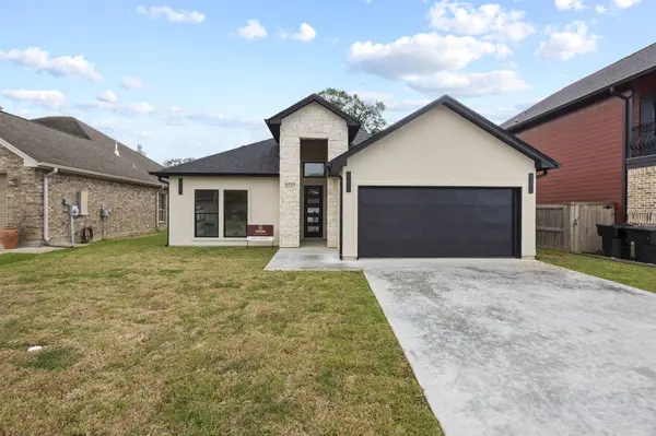 2777 Poydras CT, Nederland, TX 77627