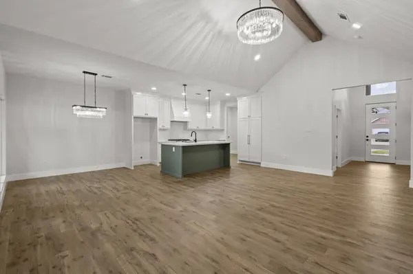 2777 Poydras CT, Nederland, TX 77627