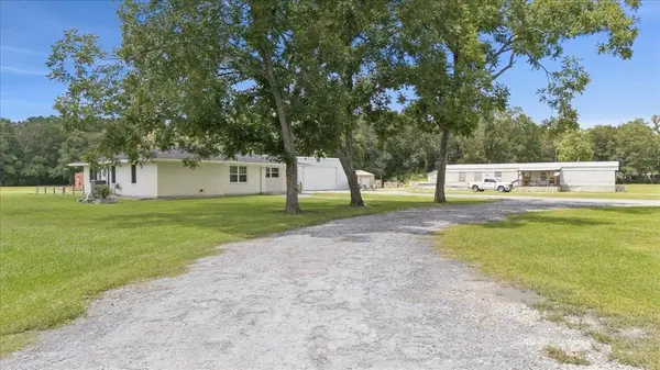 379 Rose LN, Orange, TX 77632