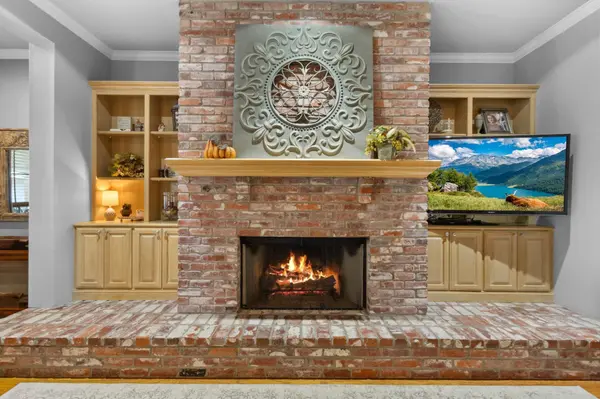 1429 Graham LN, Port Neches, TX 77651