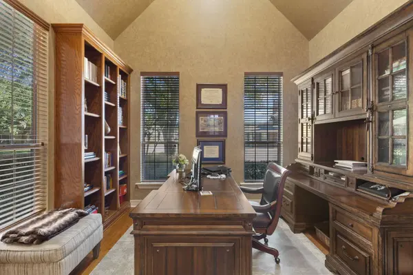 1429 Graham LN, Port Neches, TX 77651