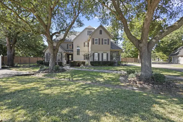 1429 Graham LN, Port Neches, TX 77651