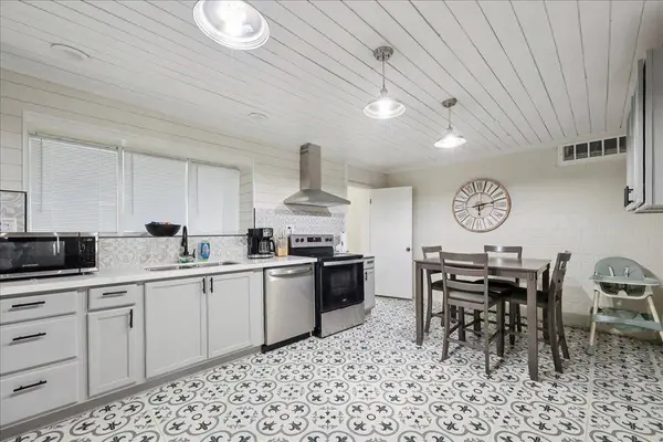 3408 Lawn Oak Dr, Orange, TX 77632