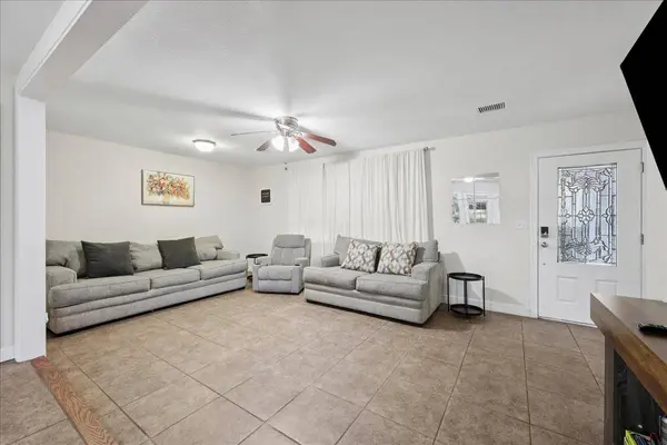 855 Carolina, Bridge City, TX 77611