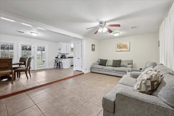 855 Carolina, Bridge City, TX 77611