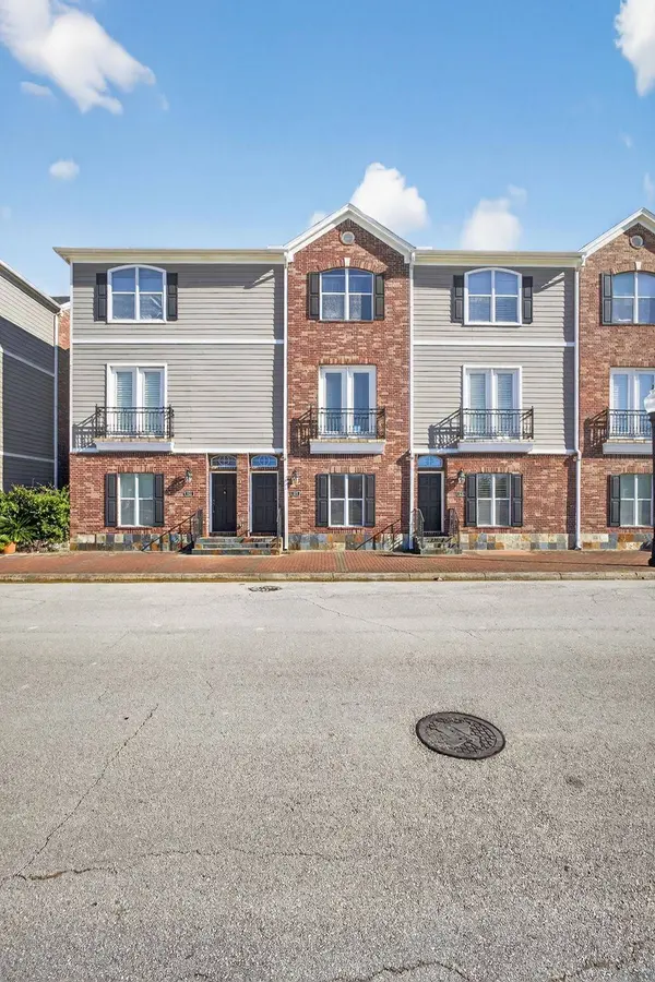 320 Cathedral SQ, Beaumont, TX 77701