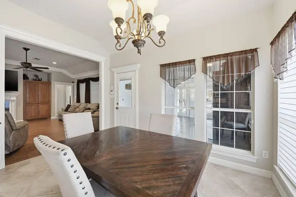 405 Pintail LN, Orange, TX 77630