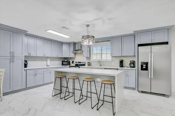 4595 Eaves Rd, Vidor, TX 77662