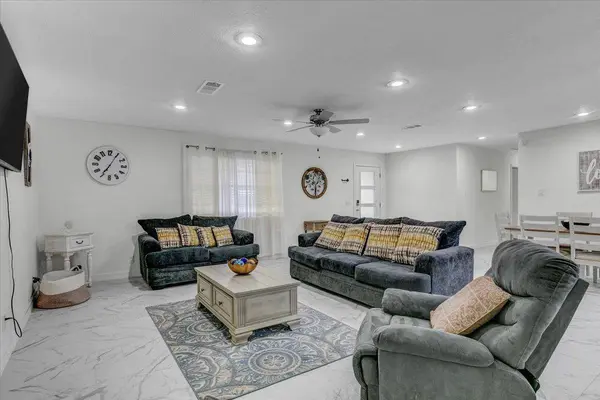 4595 Eaves Rd, Vidor, TX 77662